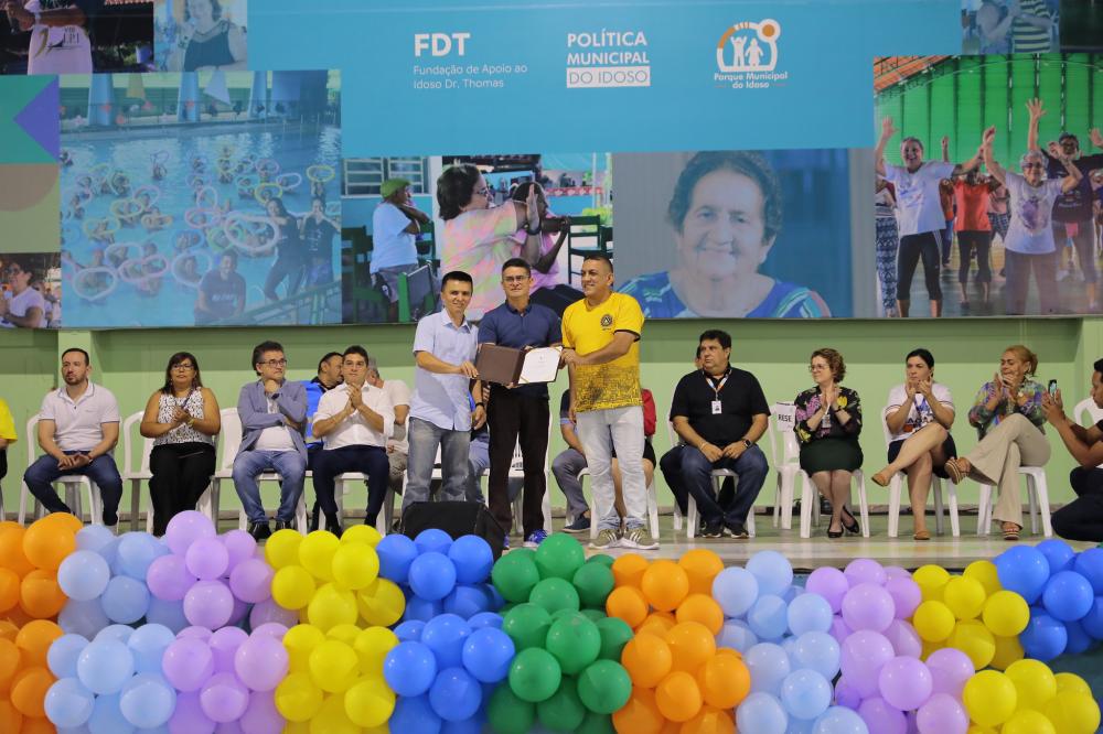 Prefeito realiza entrega de R$ 6,8 milhões para organizações contempladas no edital do Fundo Manaus Solidária