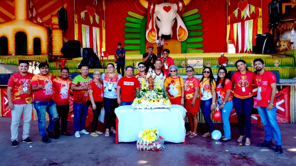 Boi Garantido recebe visita da imagem peregrina de Nossa Senhora do Carmo, padroeira de Parintins