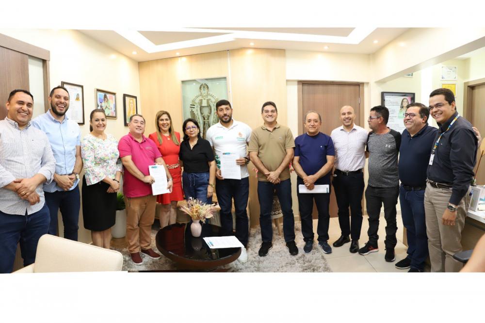 Prefeitura de Manaus garante reajuste aos professores acima da inflação. Em três anos, reposição salarial ultrapassa os 30%