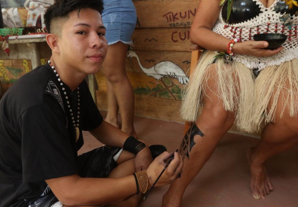 Oficina de grafismo corporal indígena promove conhecimento ancestral
