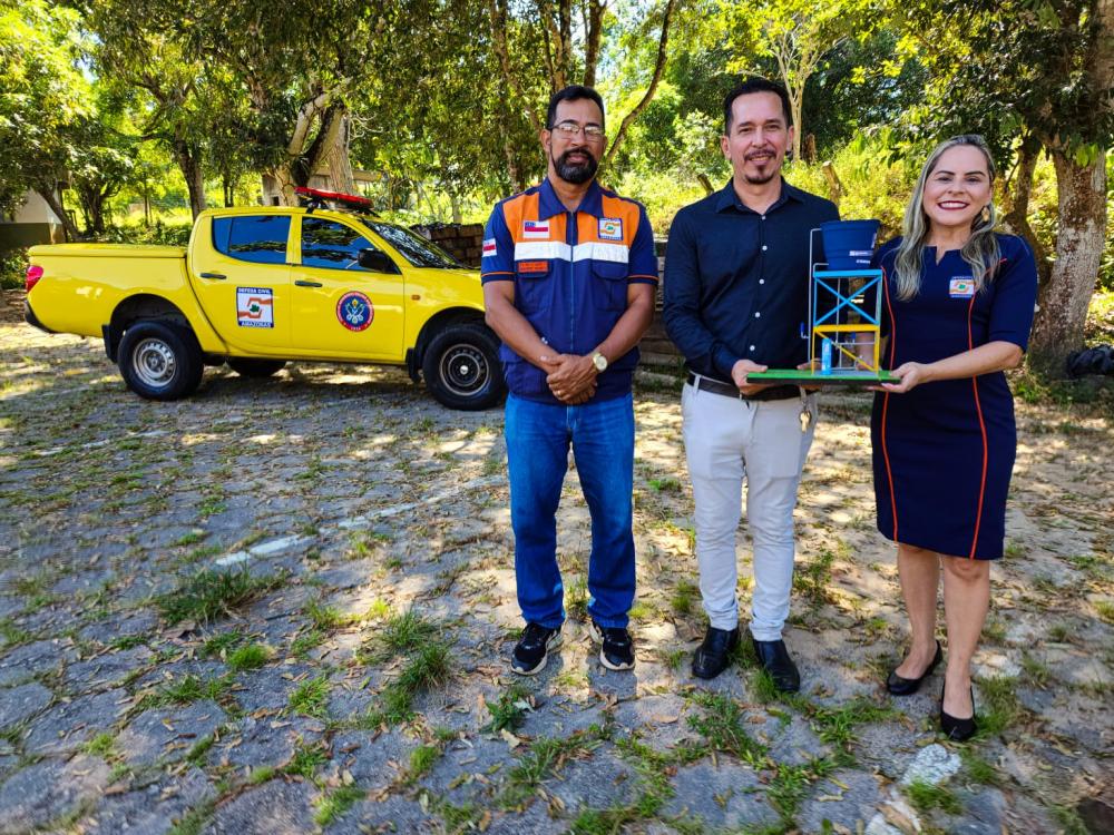 Defesa Civil do Amazonas recebe doação de 100 m³ de madeiras apreendidas pelo Ibama