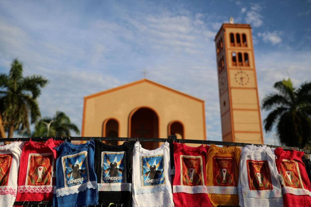 “As vendas crescem 200% nesse período”, afirma comerciante sobre a movimentação antes e durante o Festival de Parintins