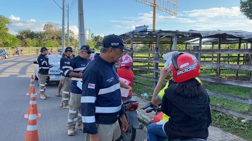 Detran Amazonas coordena tráfego viário na Ilha Tupinambarana durante o festival folclórico