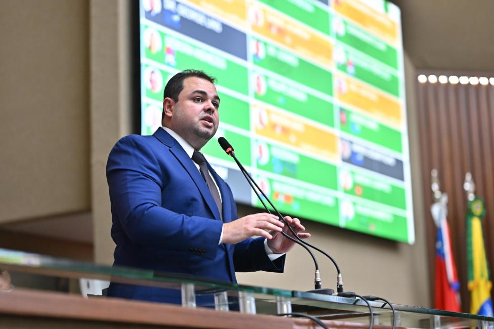 Festival de Parintins: Deputado Roberto Cidade reforça importância das doses de reforço para Covid-19