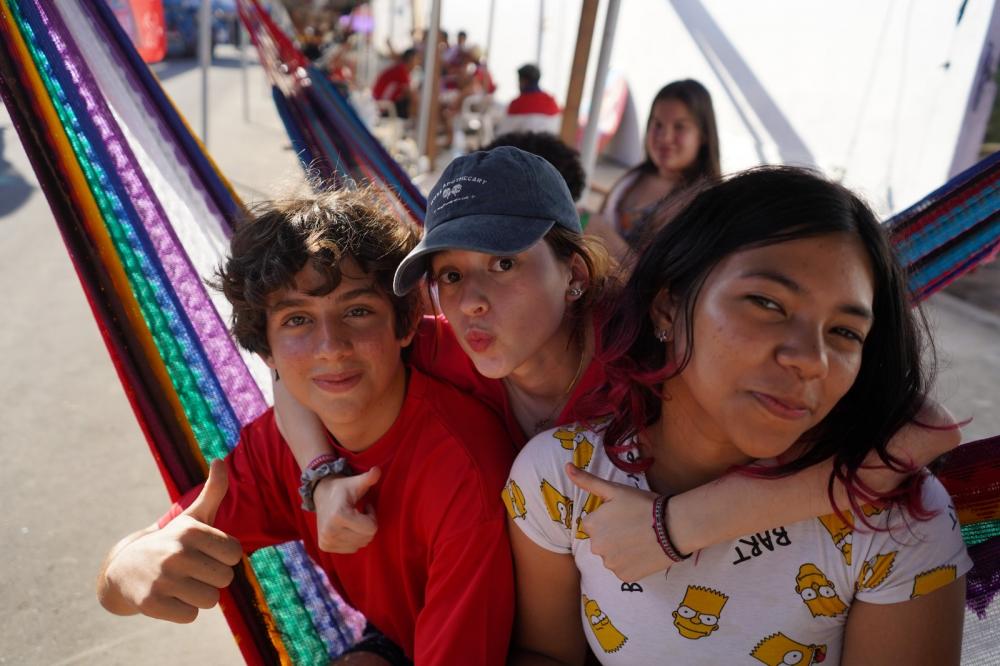 Turistas vivem a experiência na fila da galera do 56º Festival Folclórico de Parintins
