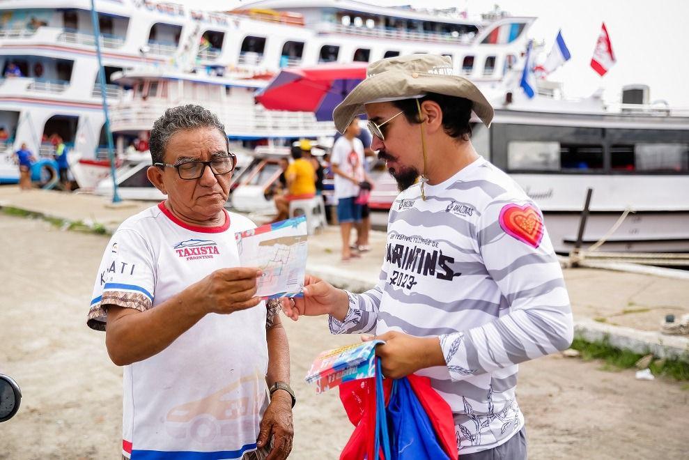 Parintins 2023: Detran Amazonas promove abordagens de orientação no aeroporto e no porto da cidade