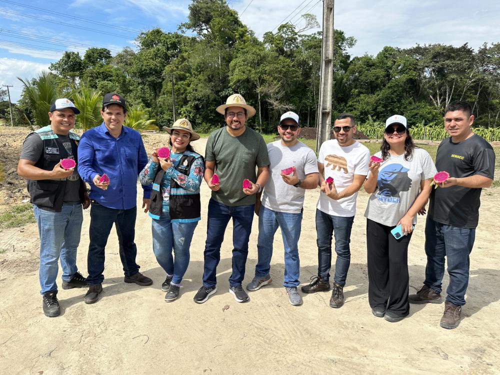 Programa ‘Manaus + Agro’ distribui cerca de sete mil mudas de pitaya em comunidade dp Pau- Rosa