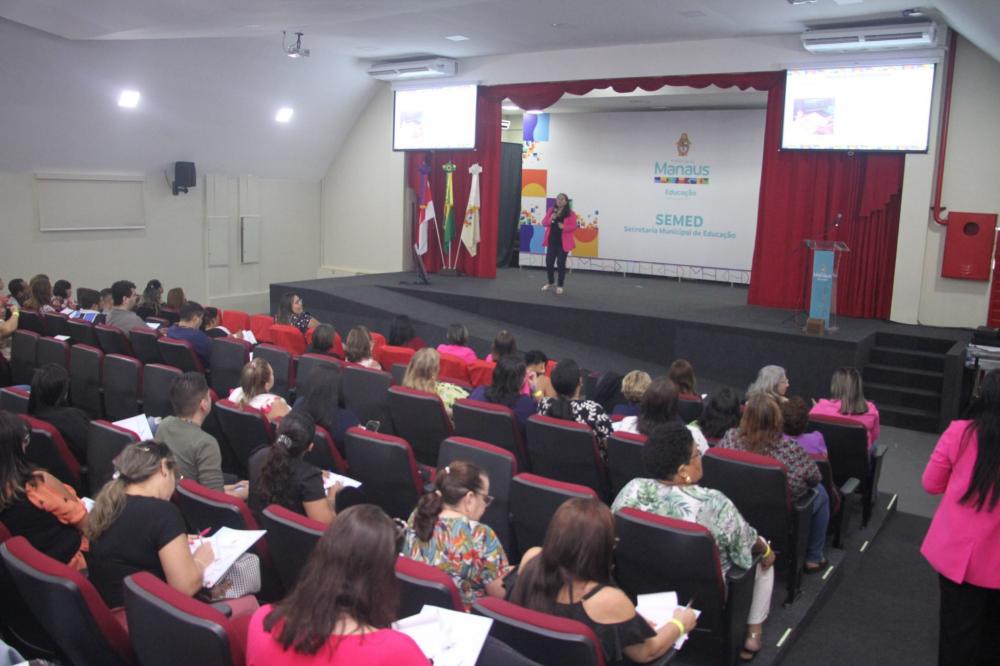 Secretários de unidades de ensino da Semed participam do encontro ‘Lesc’