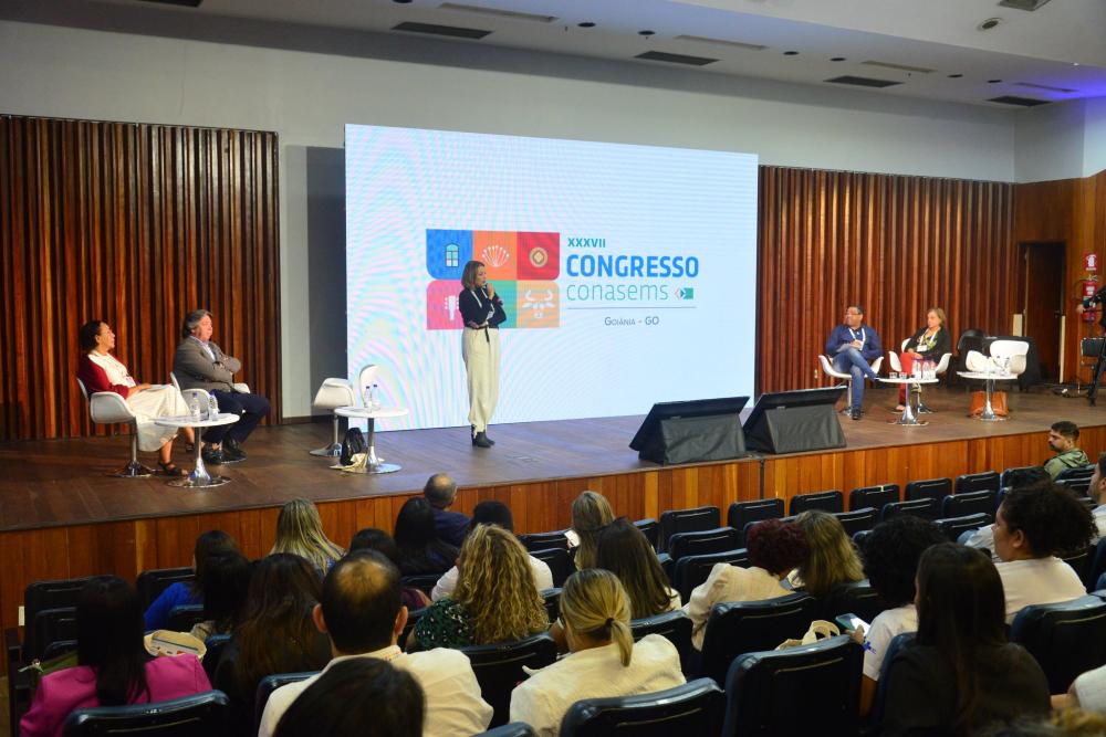 Em congresso nacional, Prefeitura de Manaus relata experiência da Semsa no acompanhamento de imunizações
