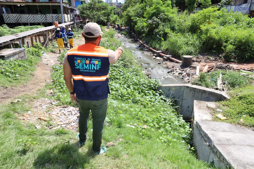 Manaus avança em índice de saneamento e moradores do beco Nonato recebem rede de esgoto e água tratada