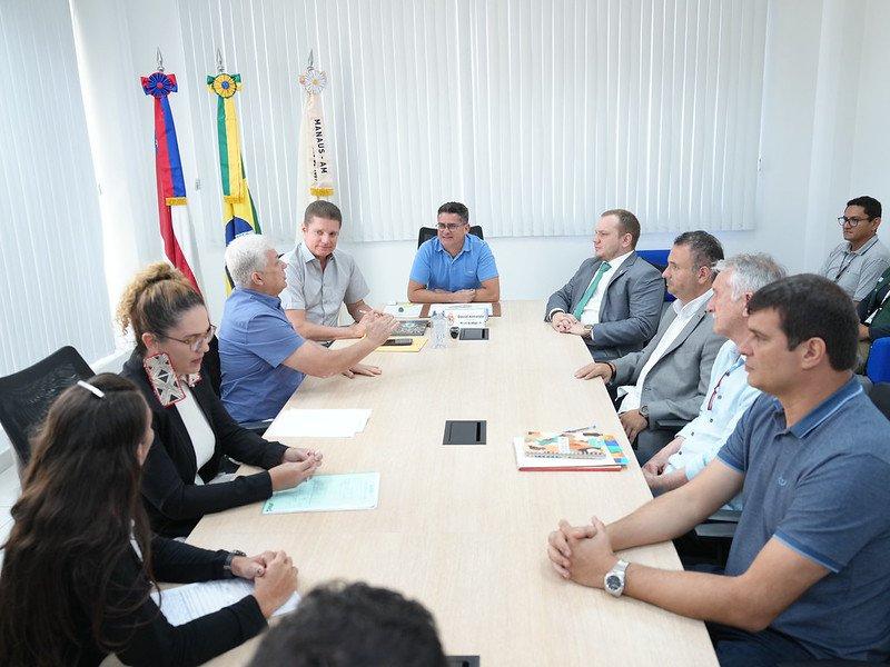 Prefeitura de Manaus dialoga com associação dos flutuantes do Tarumã sobre decisão judicial