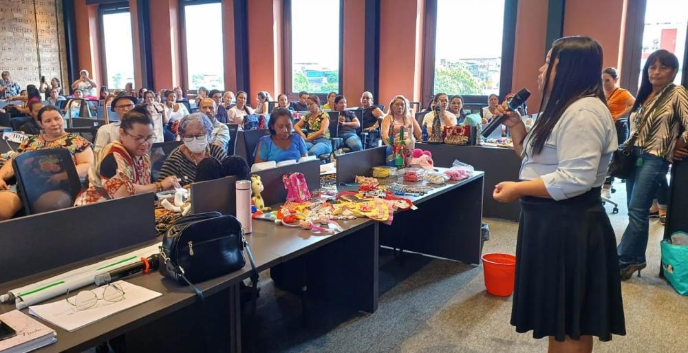 Prefeitura de Manaus promove reunião estratégica com mais de 100 artesãos