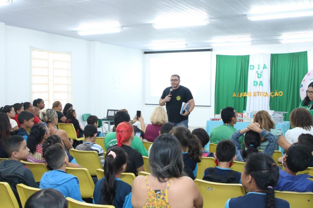 Prefeitura de Manaus realiza dia ‘D’ da alfabetização nas escolas municipais