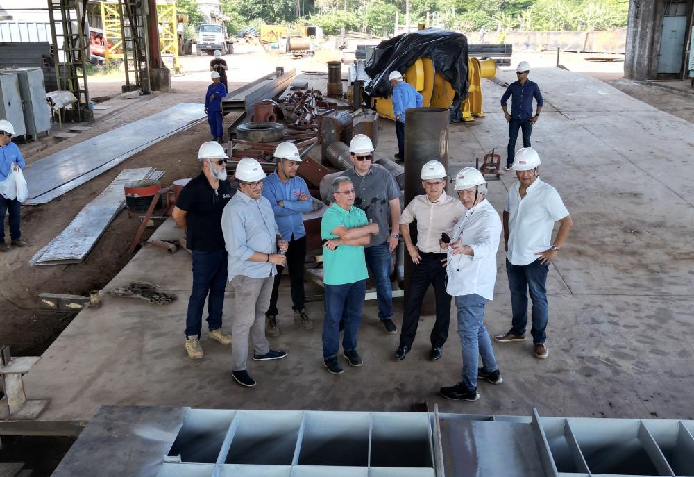 Prefeito vistoria construção de píer flutuante do mirante Lúcia Almeida