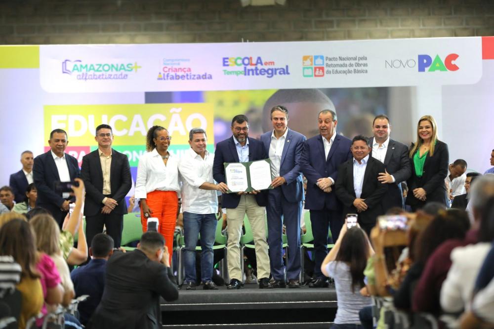 Sinésio Campos destaca adesão do Amazonas a programas do governo federal