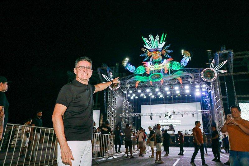 Prefeito acompanha finalização da montagem das estruturas do #SouManaus e destaca fortalecimento da cultura