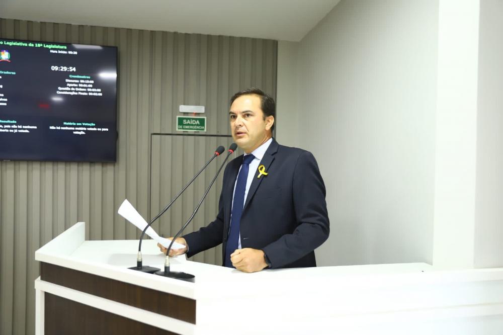 Mateus Assayag apresenta Projeto de Lei sobre educação no trânsito para escolas de Parintins