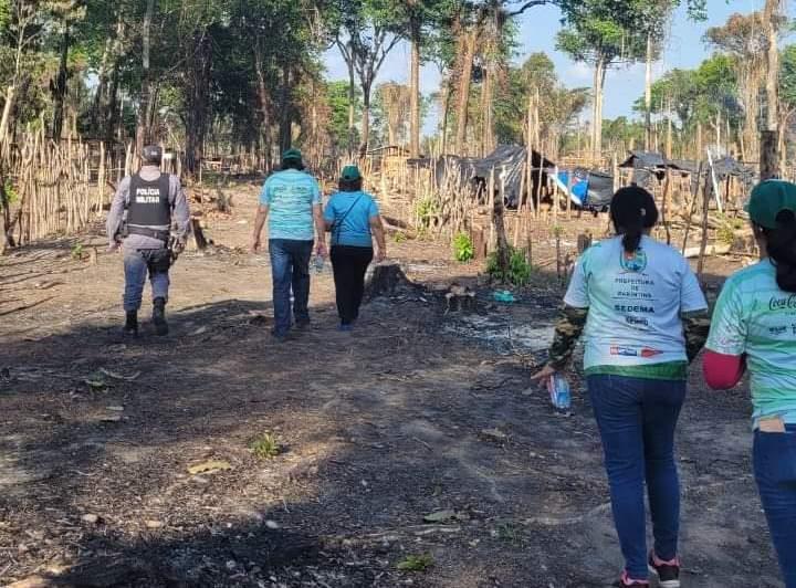 Policiais Militares do 11°BPM atuam em apoio a Sedema em ação de combate às queimadas, em Parintins