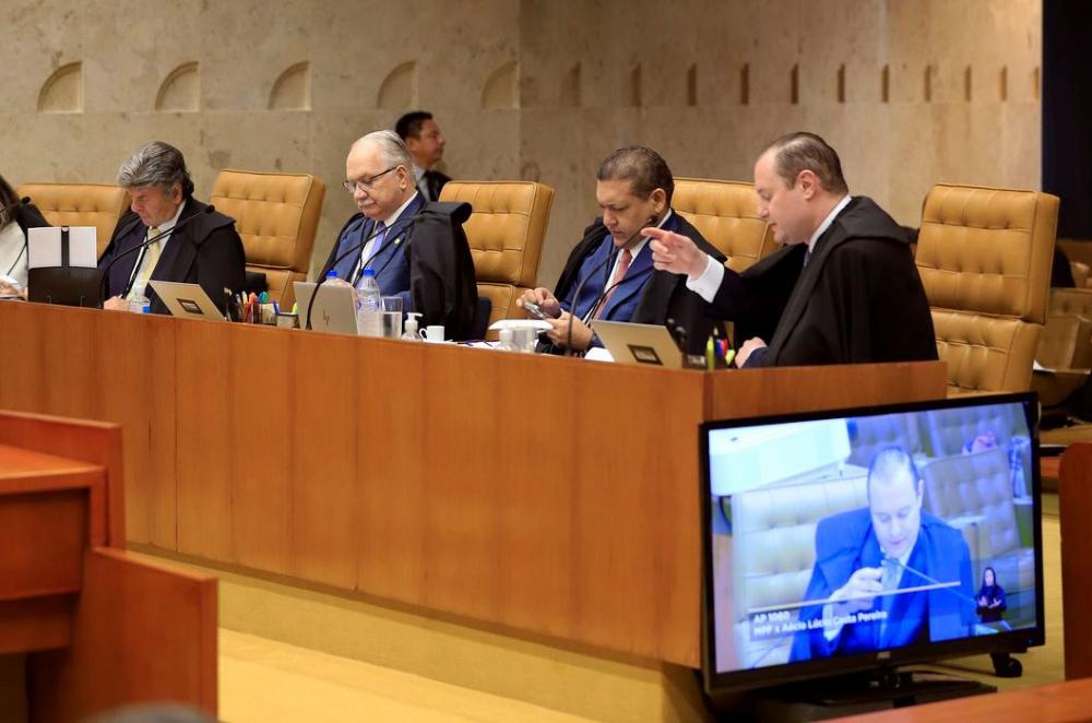 Ministro Fachin condena acusado do 8 de janeiro a 17 anos de prisão