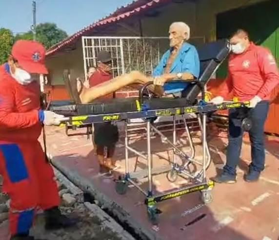 Polícia Civil resgata idoso de 103 anos após denúncias de maus tratos, em Parintins