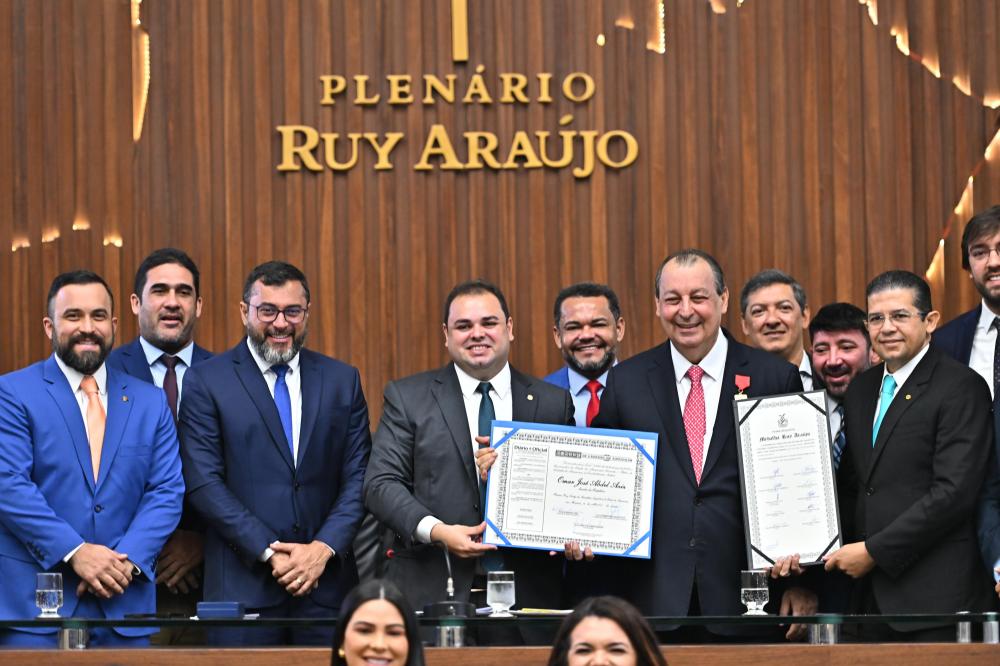 Sob a presidência de Roberto Cidade, Aleam homenageia senador Omar Aziz com título de Cidadão do Amazonas e com a medalha Ruy Araújo