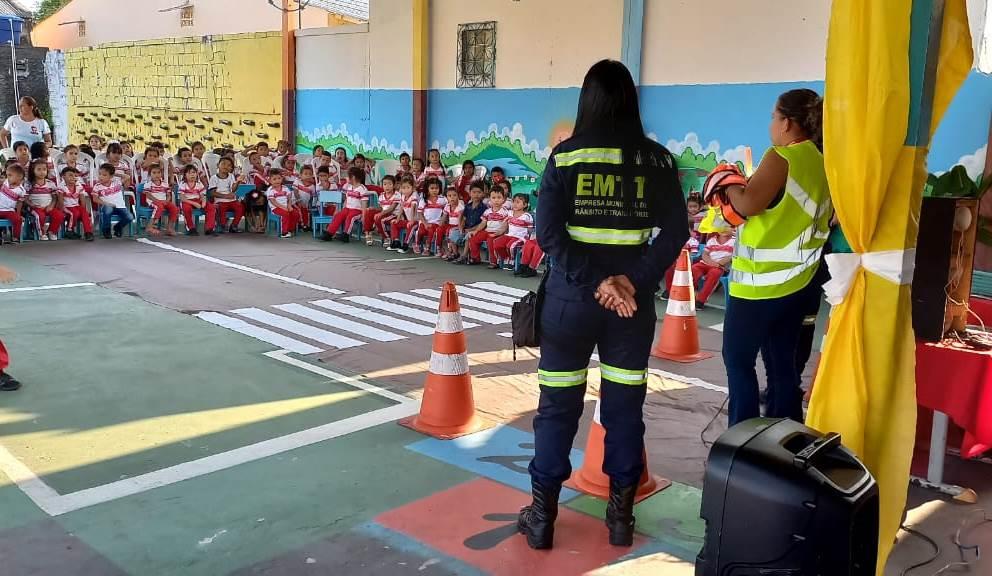 EMTT realiza ação nas escolas em alusão a Semana Nacional do Trânsito 