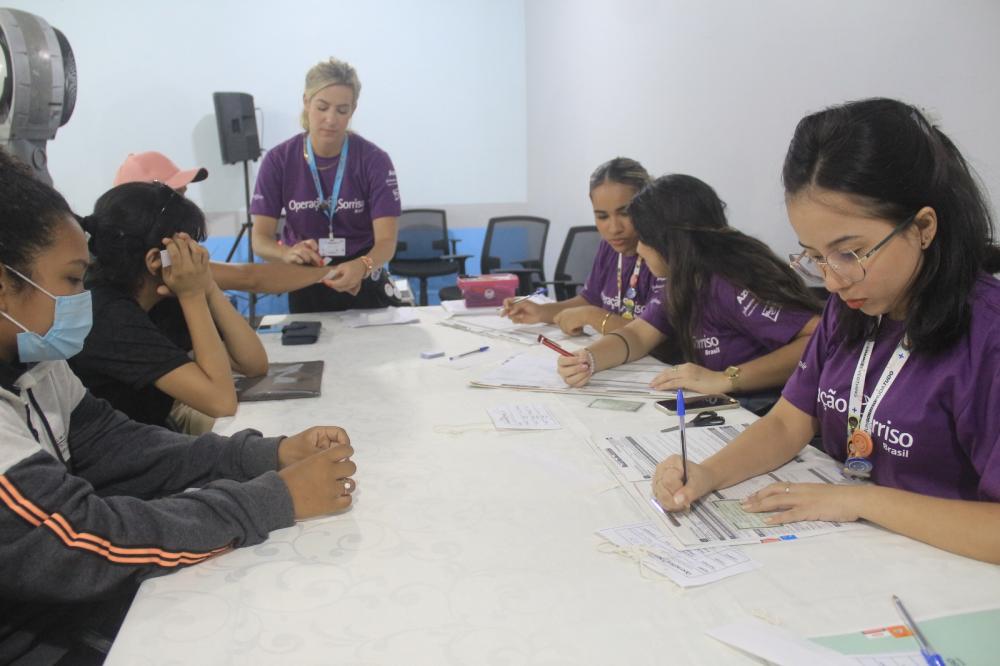 Operação Sorriso inicia com atendimentos e cirurgias para pacientes com fissuras labiopalatinas, em Parintins