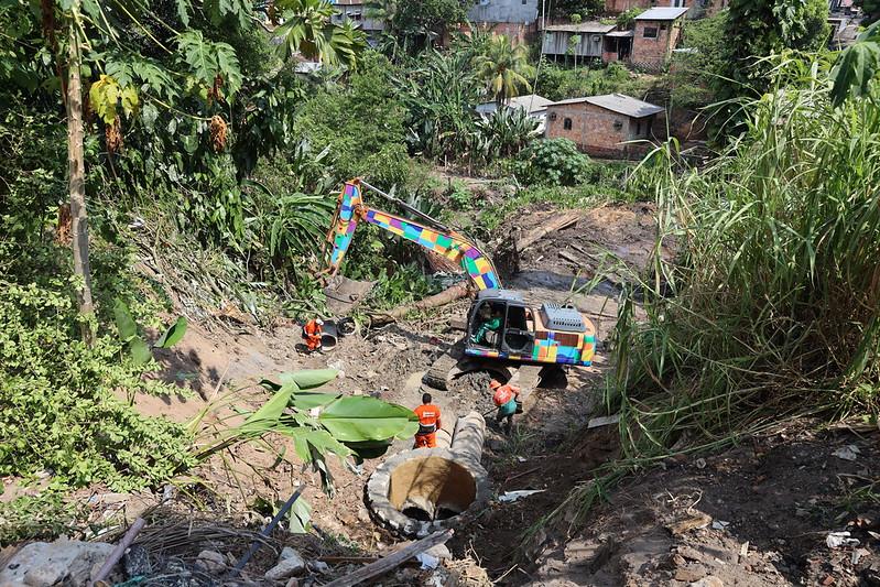Em Manaus, Prefeitura implanta nova rede de drenagem profunda no bairro Redenção