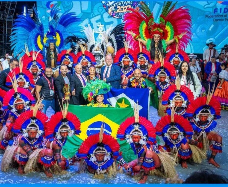 Makoy Cardoso é produtor dos figurinos do Grupo Flor Ribeirinha, campeão do Cheonan World Dance Festival, na Coréia do Sul