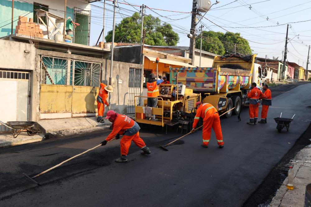 Prefeitura de Manaus intensifica obras na zona Norte e asfalta 16 ruas do conjunto João Paulo 2