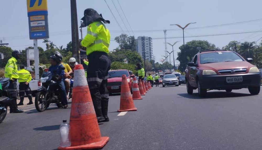 Operação conjunta de trânsito da prefeitura e BPTran verifica irregularidades na zona Leste
