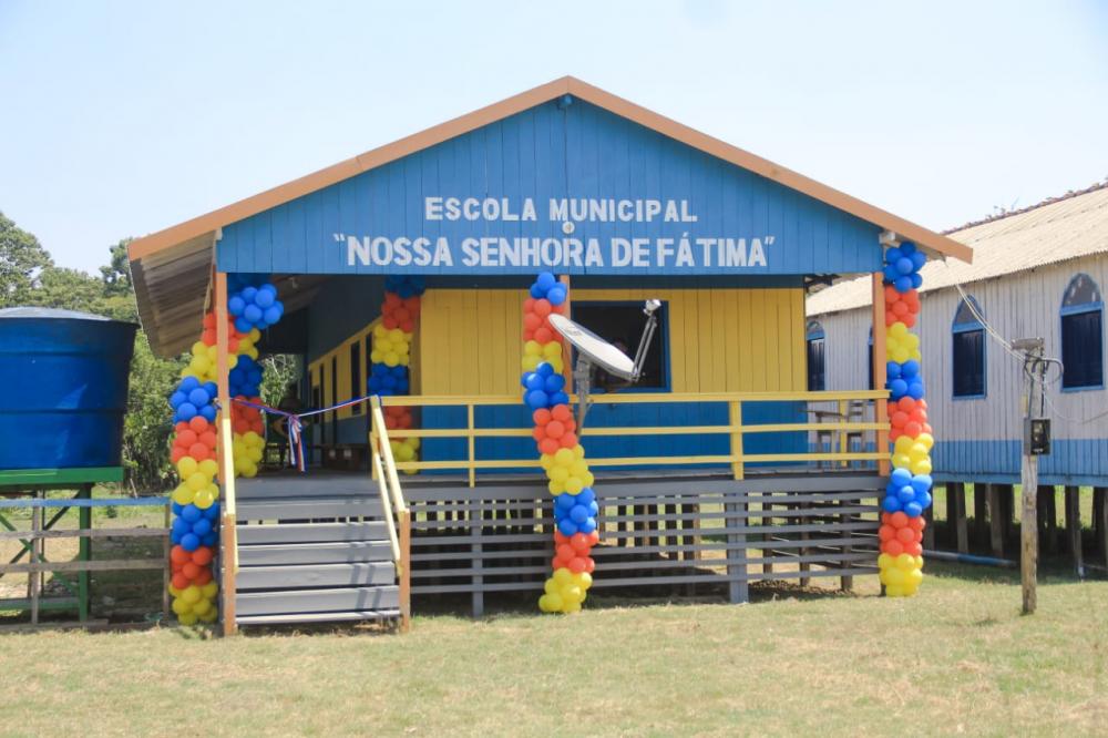 Prefeito de Parintins abre semana do aniversário da cidade com inauguração de escolas na área de várzea