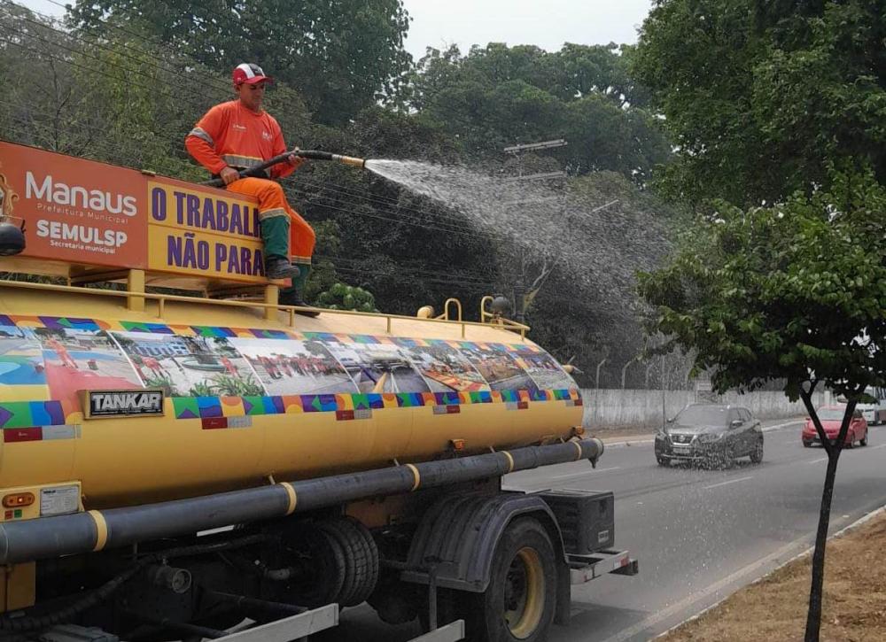 Prefeitura resfria vias públicas para evitar focos de incêndio e minimizar calor em Manaus