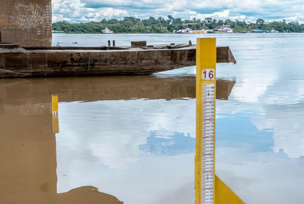 Rio Negro atinge menor cota já registrada, em 126 anos de leitura pelo porto de Manaus