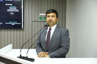 Telo Pinto apresenta na Câmara novo projeto de saneamento básico de Parintins 