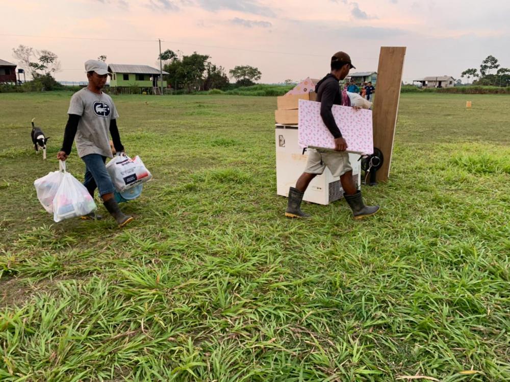 Em Barreirinha, moradores de São Francisco Xavier deixam a comunidade após novo desmoronamento de terras