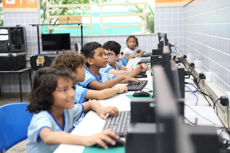 Mais 6 mil alunos da Prefeitura de Manaus dos 5º e 9º anos participam do primeiro dia do Saeb