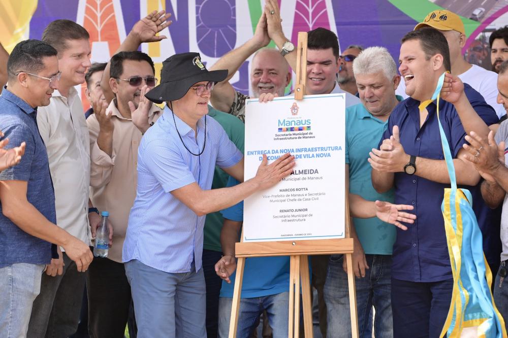 Prefeito David Almeida entrega nova infraestrutura da comunidade Vila Nova com asfaltamento e iluminação LED 