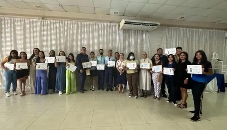 Em Parintins, concurso realizado pela Marinha do Brasil premia estudantes e professores