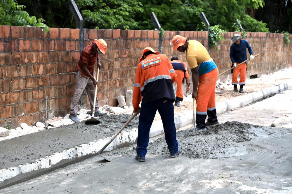 Prefeitura de Manaus recupera as duas laterais de calçadão deteriorado no bairro Nova Cidade