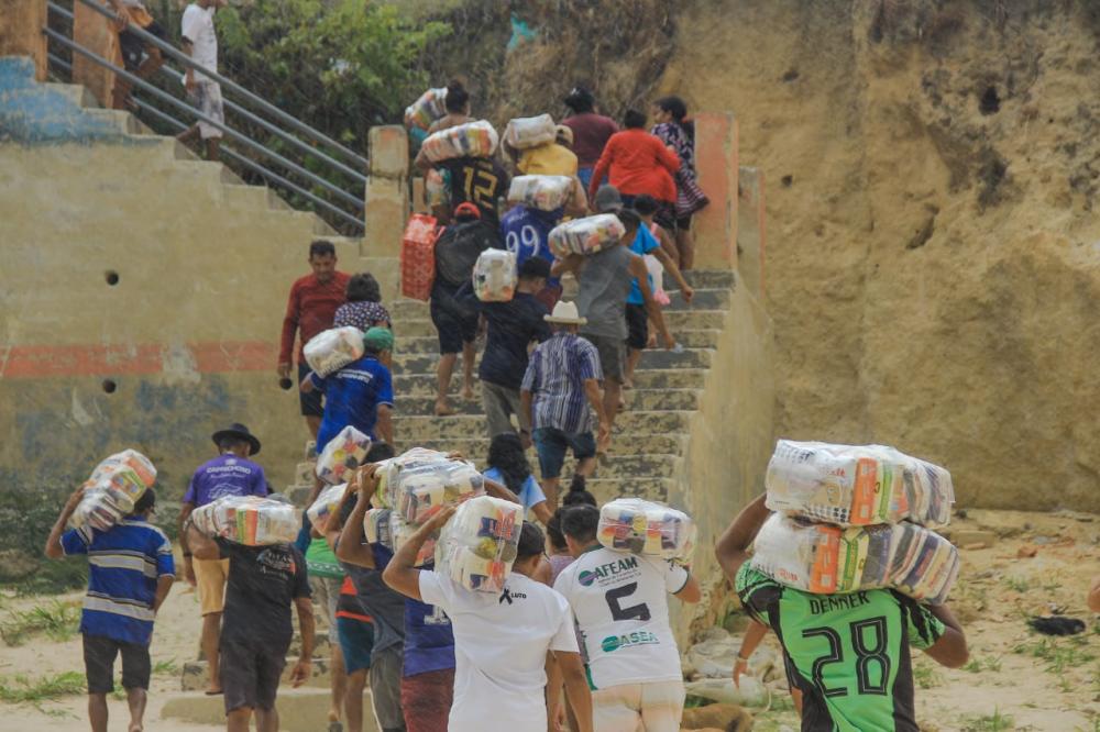 Mais de 400 famílias afetadas pela estiagem na região do Uaicurapá recebem ajuda humanitária