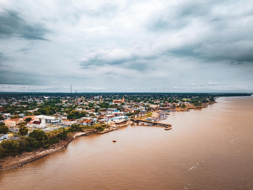 Justiça determina assinatura e execução de projeto do muro de arrimo de Parintins