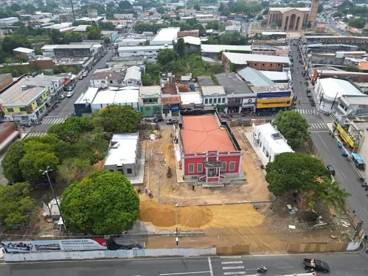 Obra de construção da Praça Eduardo Ribeiro, no centro de Parintins, chega a 70% de conclusão