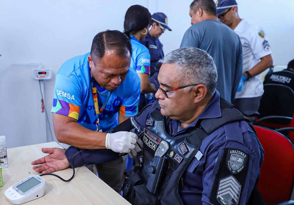 Prefeitura de Manaus promove ação de saúde voltada a policiais militares como parte da agenda do ‘Novembro Azul’
