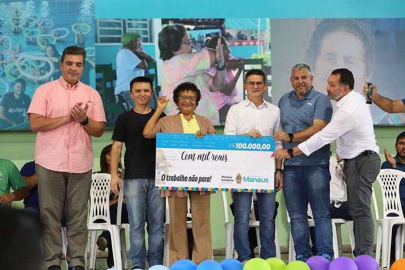 Prefeito David Almeida entrega equipamentos para 69 instituições de Manaus para atender 78 mil pessoas