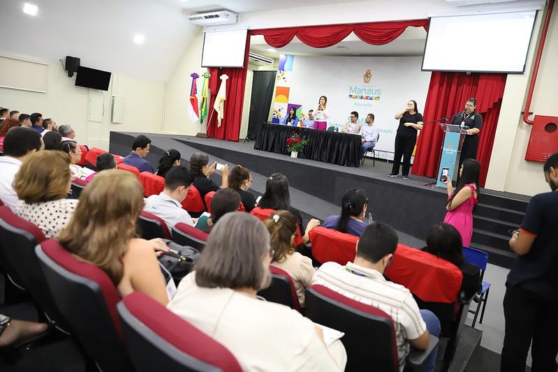 Educadores da prefeitura participam da Conferência Municipal Extraordinária de Educação de Manaus