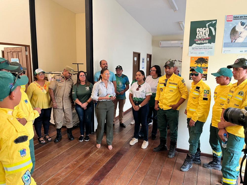 Parintins recebe reforço de brigadistas para combater incêndios na região