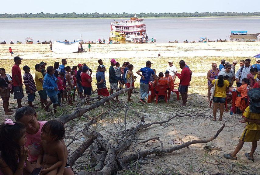 Em Manaus, prefeitura leva ajuda humanitária a 413 famílias de sete comunidades