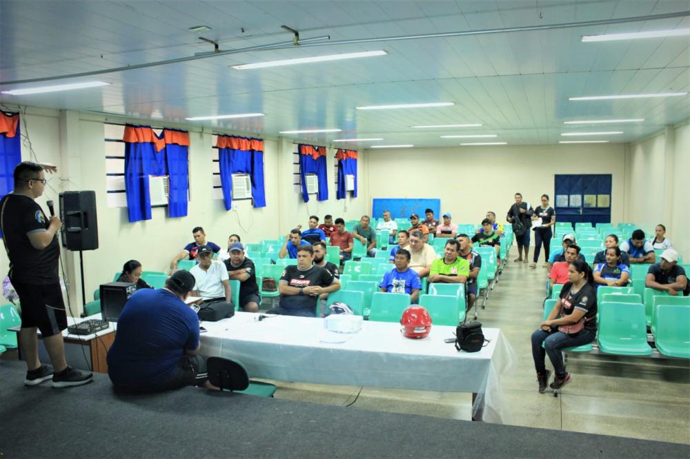 Em Parintins, Semjuv reúne representantes dos bairros para alinhar disputa da 2ª Copa Interbairros