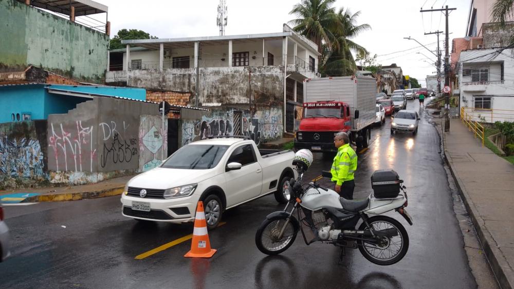 Prefeitura garante segurança e fluidez nas vias durante chuvas intensas, em Manaus